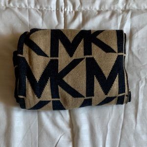 Michael kors infinity scarf